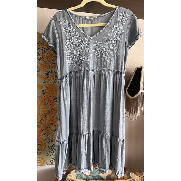 Solitaire Dresses & Skirts - Solitaire Embroidered Chambray Baby Doll Dress Pockets Blue Short Sleeve XS